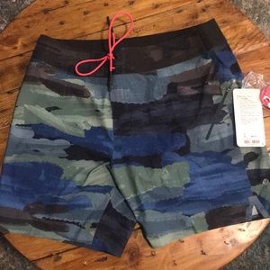 Lululemon El Current 9” linerless board shorts s36